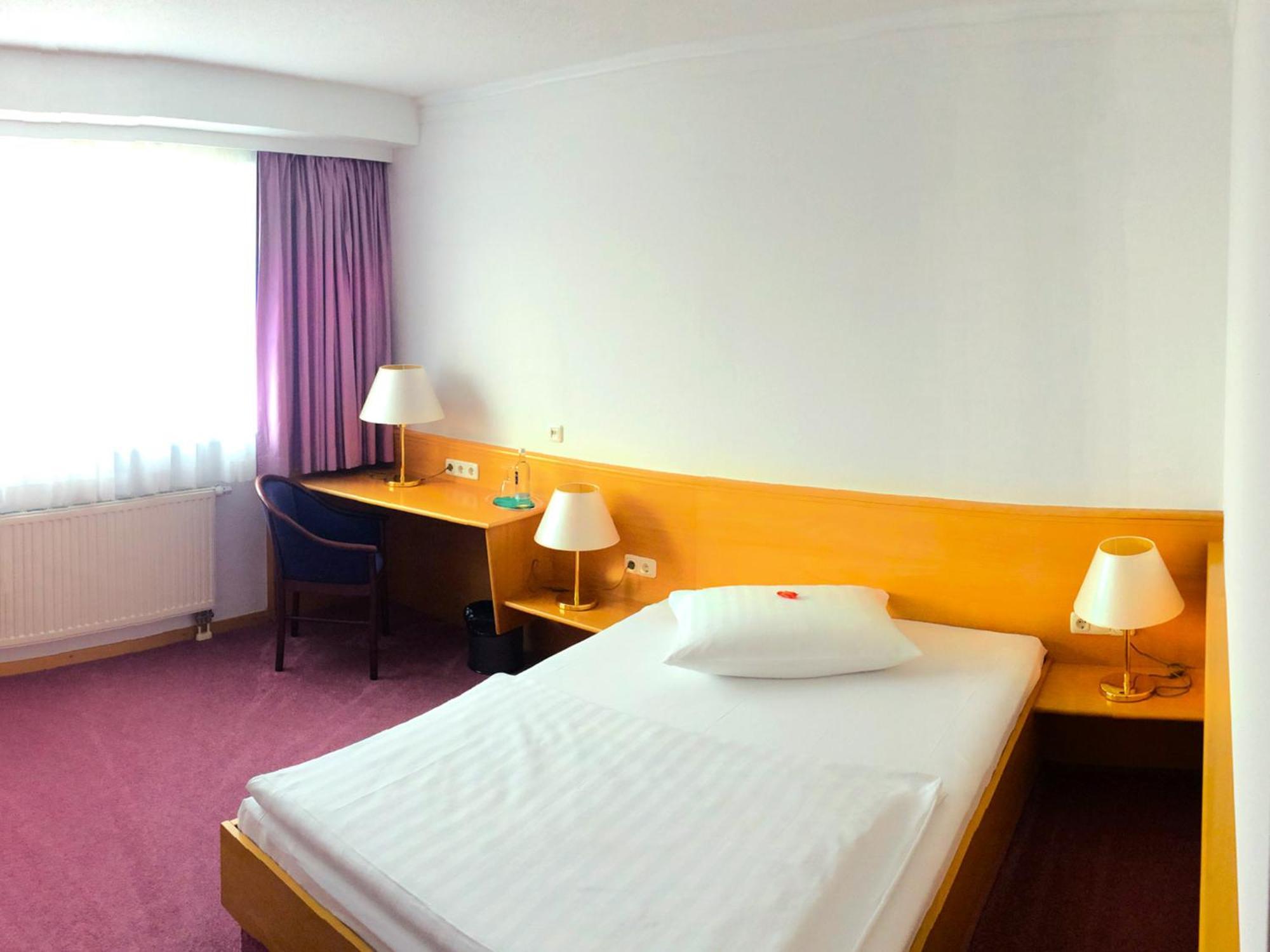 Hotel Bavaria Brehna ภายนอก รูปภาพ