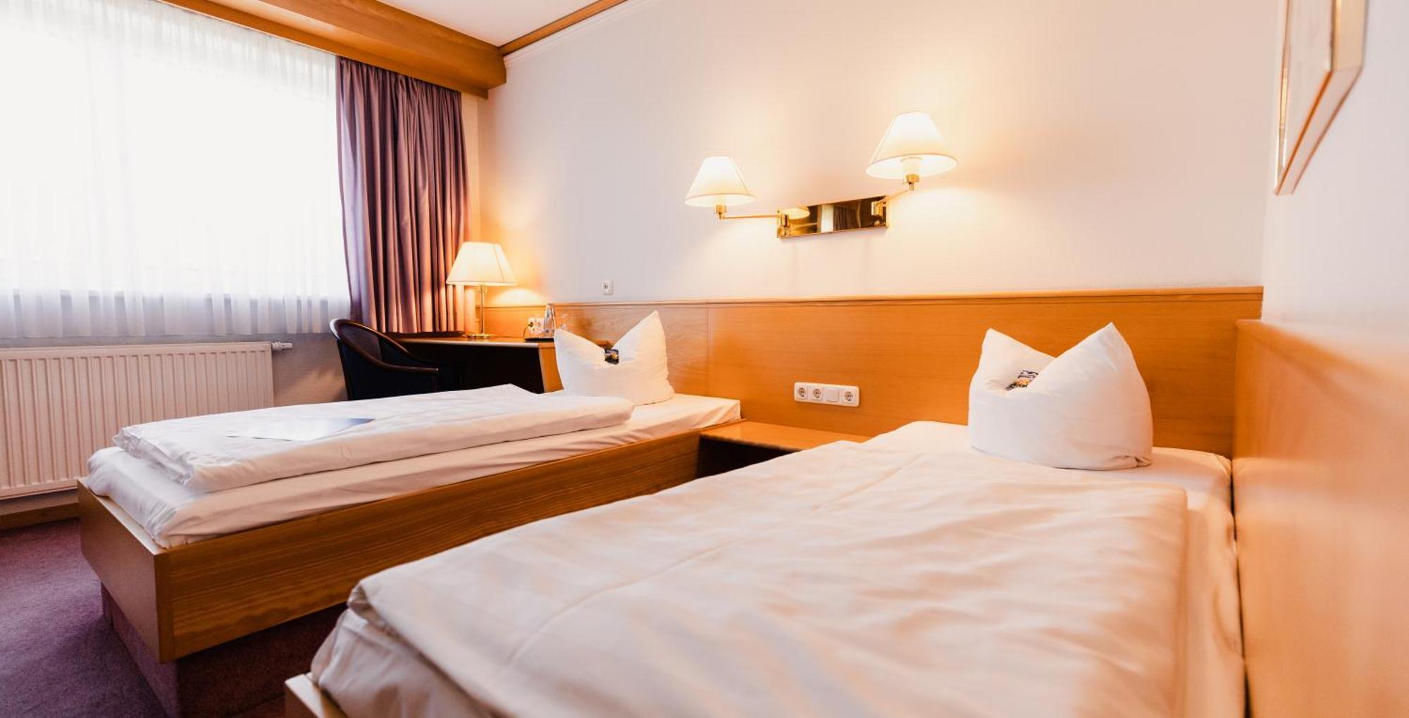 Hotel Bavaria Brehna ภายนอก รูปภาพ