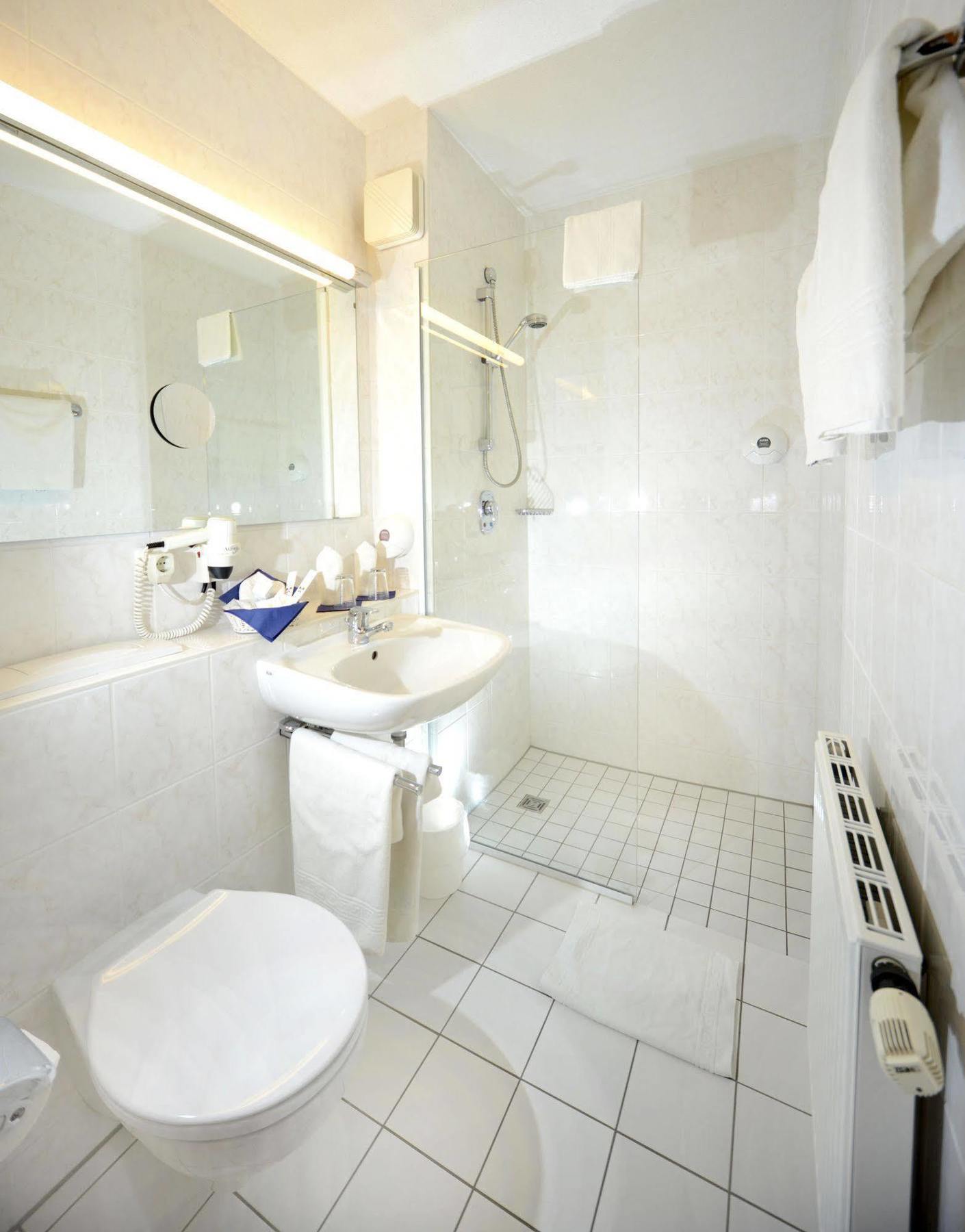 Hotel Bavaria Brehna ภายนอก รูปภาพ