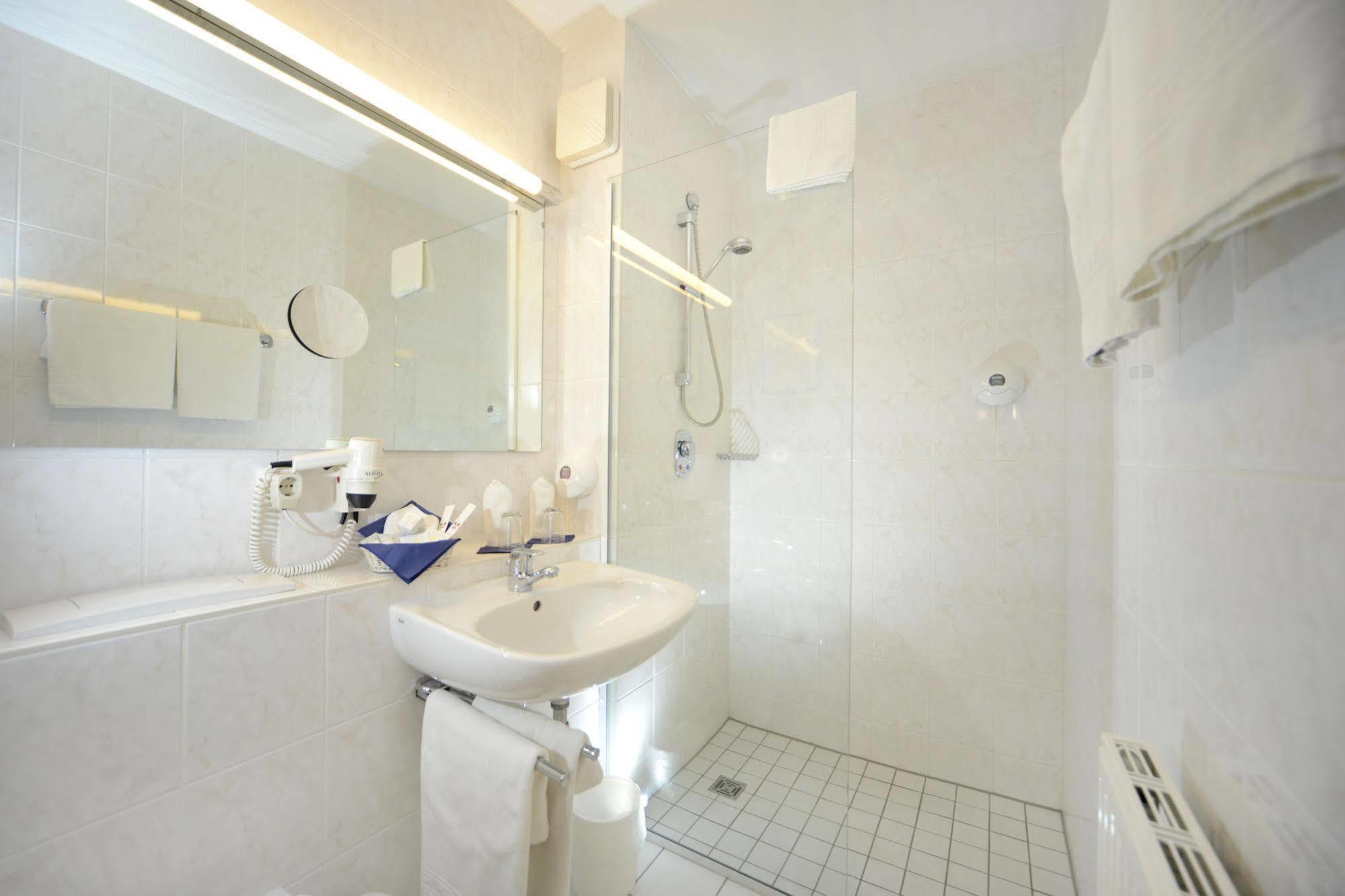 Hotel Bavaria Brehna ภายนอก รูปภาพ