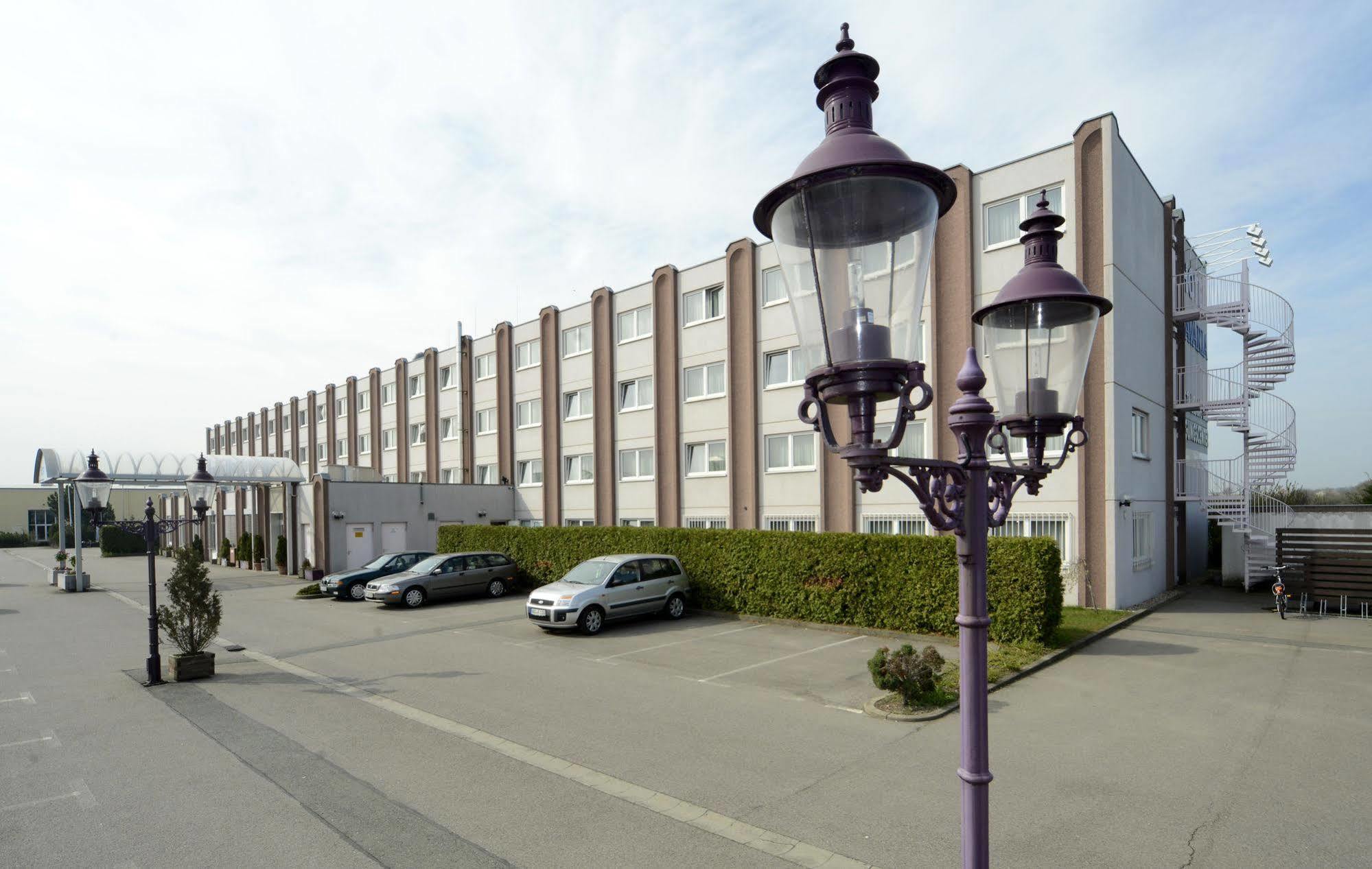 Hotel Bavaria Brehna ภายนอก รูปภาพ
